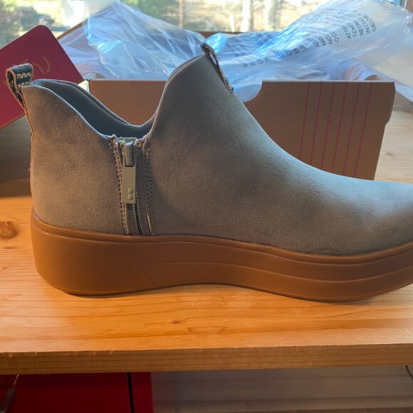 NWT Ryka Women's Vivie Ankle Bootie water repellant - Picture 5 of 9